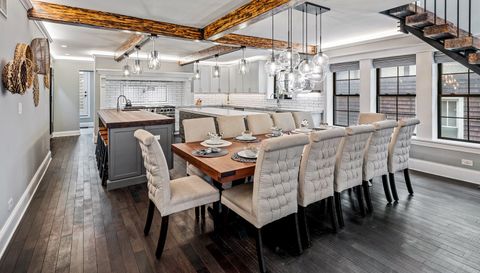 2712 W Sunnyside Avenue