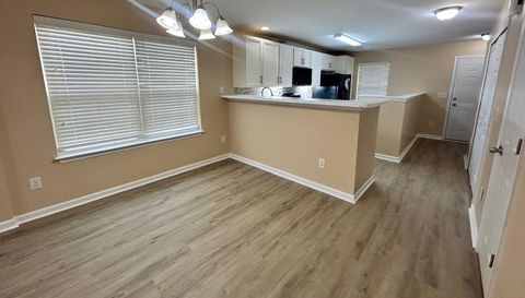 312 Robyns Glen Cir