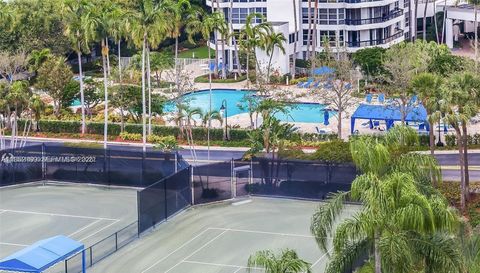 3500 Mystic Pointe Dr