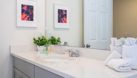 1692 TROPICAL PALMS CIRCLE