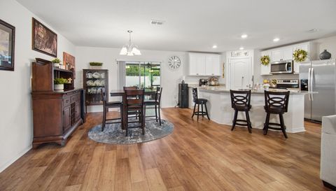 17 Ruth Dr