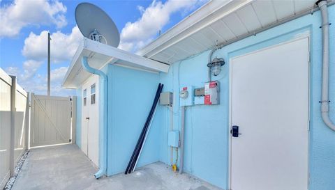 1015 SPINDLE PALM WAY