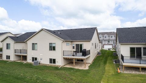 698 Shardlow Place NE