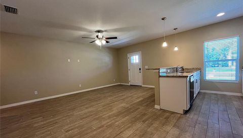1402 S PARSONS