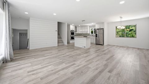 5864 N Oval