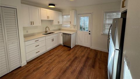 1119 NEWTON AVENUE S