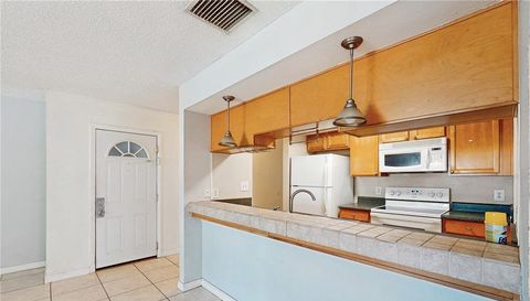 117 N MERCURY AVENUE