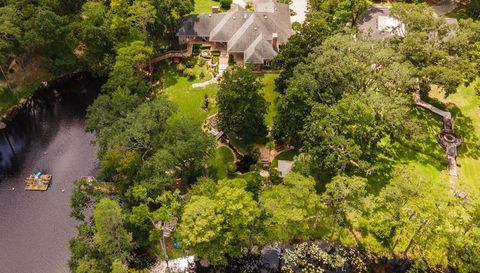 996 NW SCENIC LAKE DRIVE