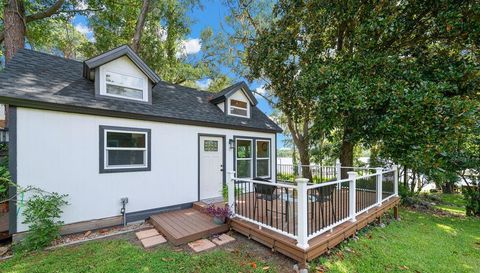 996 NW SCENIC LAKE DRIVE
