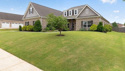 305 Woodwind Dr SW