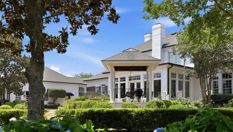 579 Lexington Dr