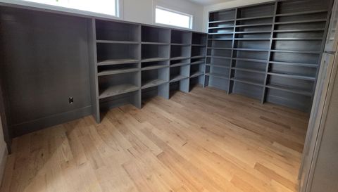 7048 Nichols Cove Dr