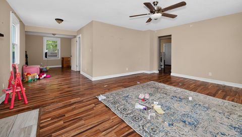 111 E 54th St