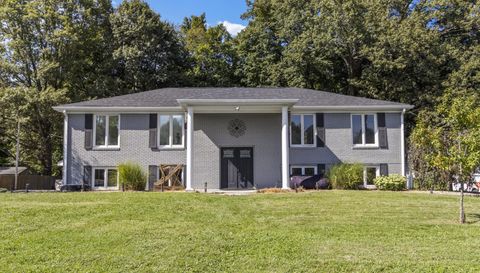 272 Canterbury Dr