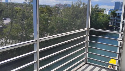 3660 NE 166th St APT 607