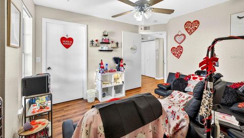 8517 ISLAND BREEZE LANE