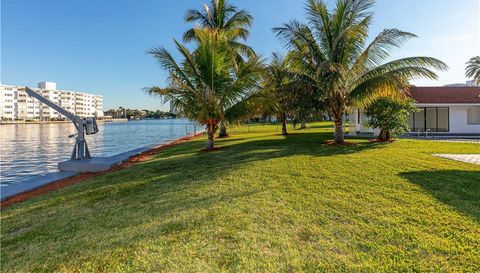 631 Palm Dr