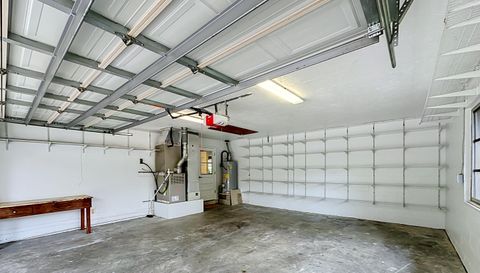 3944 NW 40th Ct