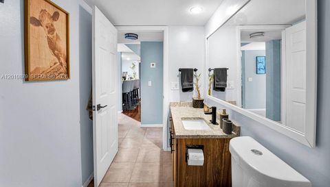 6049 Balboa Cir