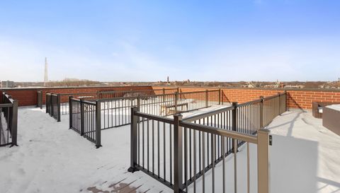 2222 W BELMONT Avenue