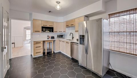 2707 Burlington Blvd