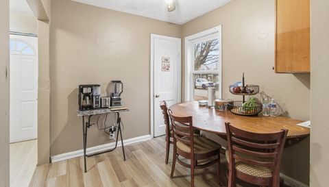 1223 N Centennial St