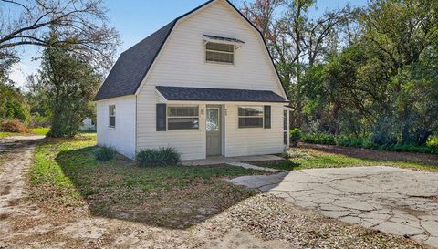 902 TWO HOUSES LANE