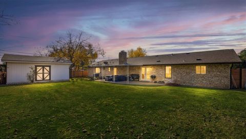 1609 Mesquite LN