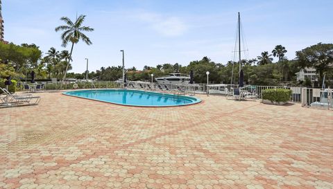 100 Edgewater Dr APT 142