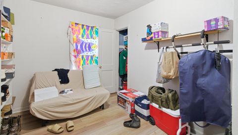 1223 N Centennial St