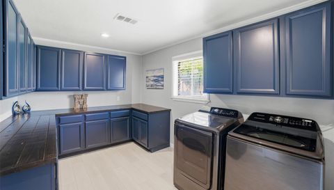 1609 Mesquite LN