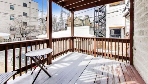 1359 W Hubbard Street