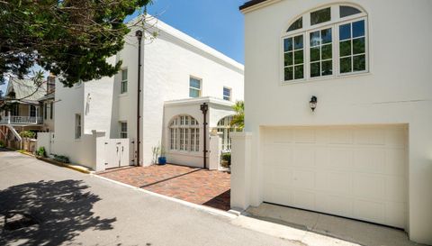 174 Avenida Menendez