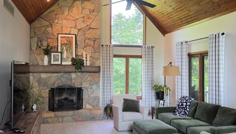 3845 Valley View Dr