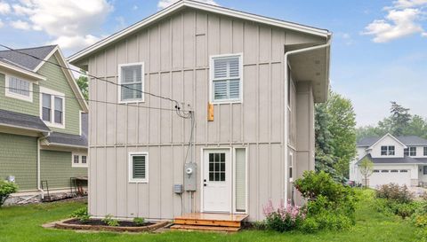 129 Chicago Avenue N