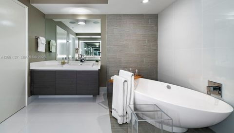 300 Sunny Isles Blvd