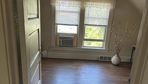 2511 Washington St NE