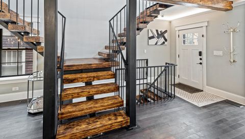 2712 W Sunnyside Avenue