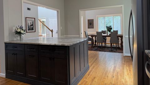 2528 Treetop Ln
