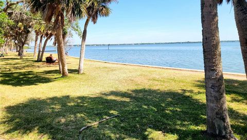 25 HARBOR WOODS CIRCLE