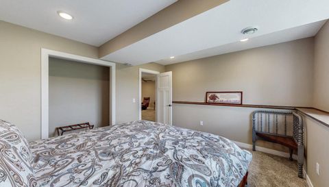 698 Shardlow Place NE