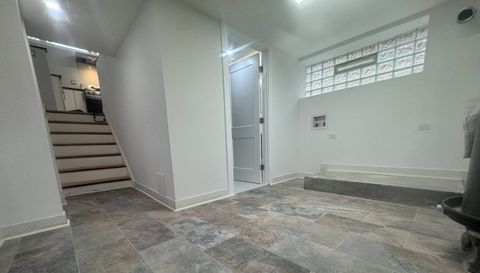 8312 S KENWOOD Avenue