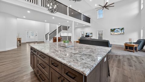 2252 Applegrove St NE