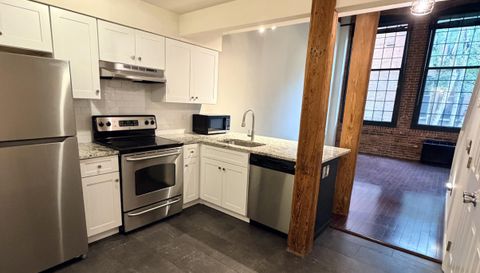 25 Grand St