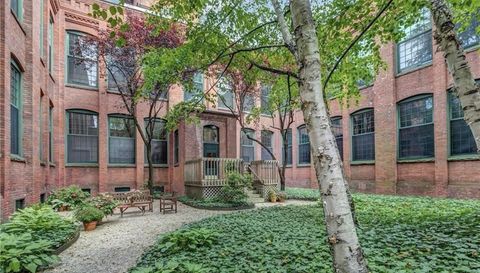 25 Grand St