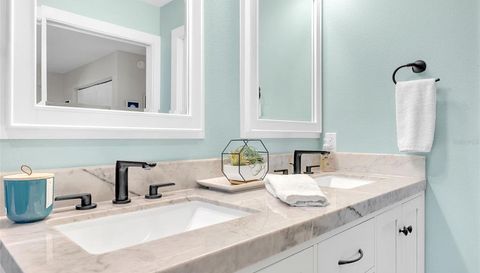 1015 SPINDLE PALM WAY