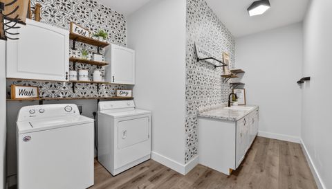 2252 Applegrove St NE