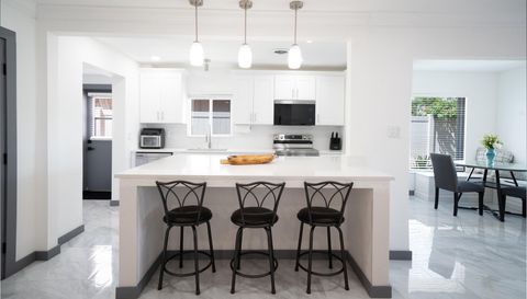 166 Bayside Dr