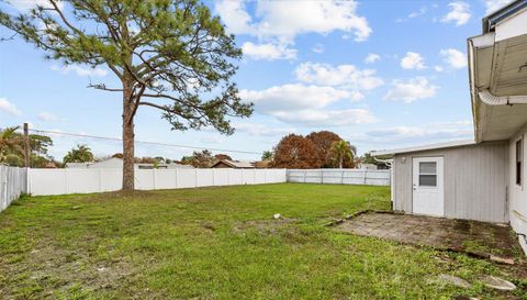 949 SE Breakwater Ave