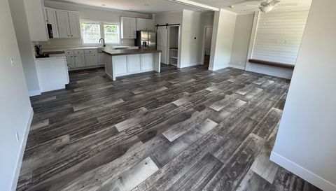705 Robin Dr